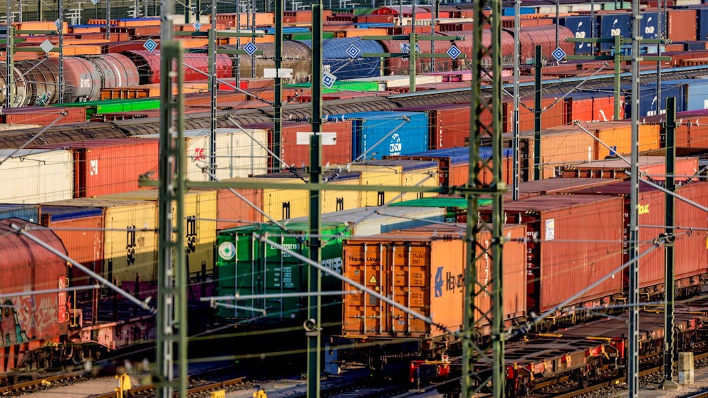 Ein Junge im Teenager-Alter ist an einem Güterbahnhof tödlich verunglückt. (Archivbild)