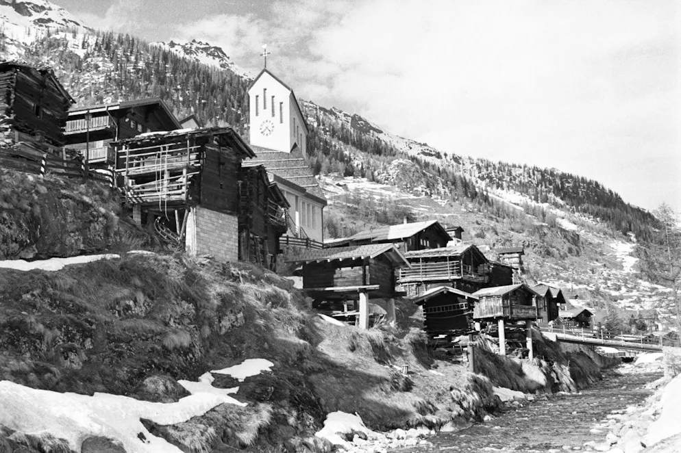 Le village de Blatten dans la vallée du Lötschentalpris en photo en mars 1996. (KEYSTONE/Karl Mathis)
