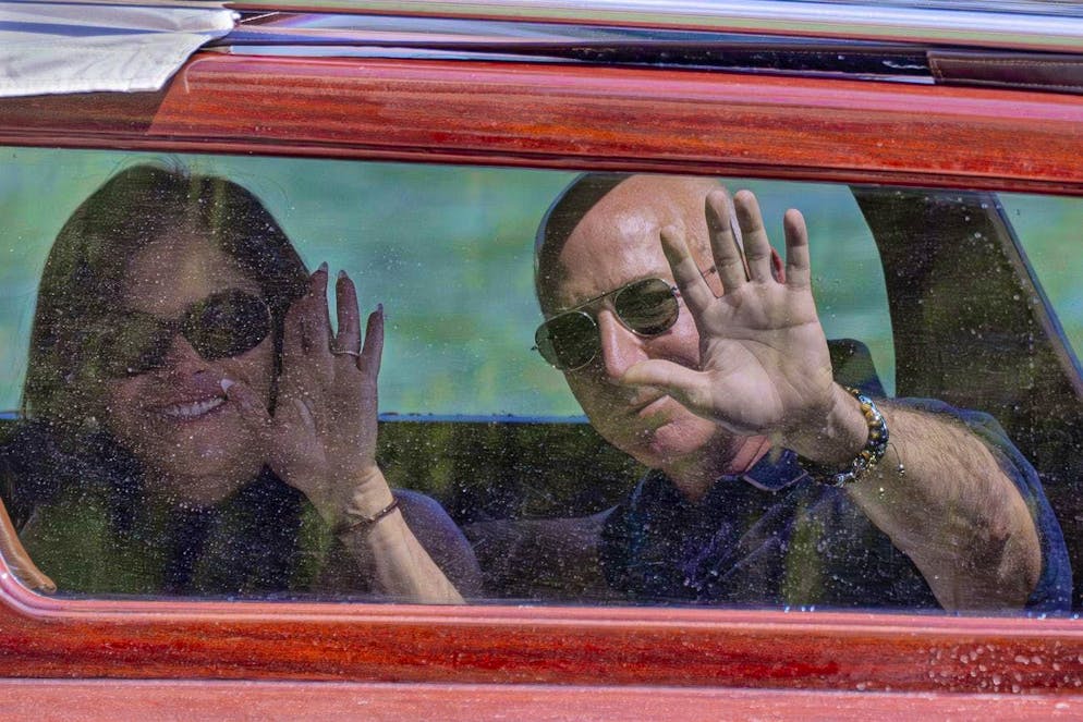 Celebrity wedding in Venice: Amazon founder Bezos gets married. Venice is in a state of emergency because of the celebrity wedding of the year. Bezos has invited his VIP friends to the lagoon city. Among them ...