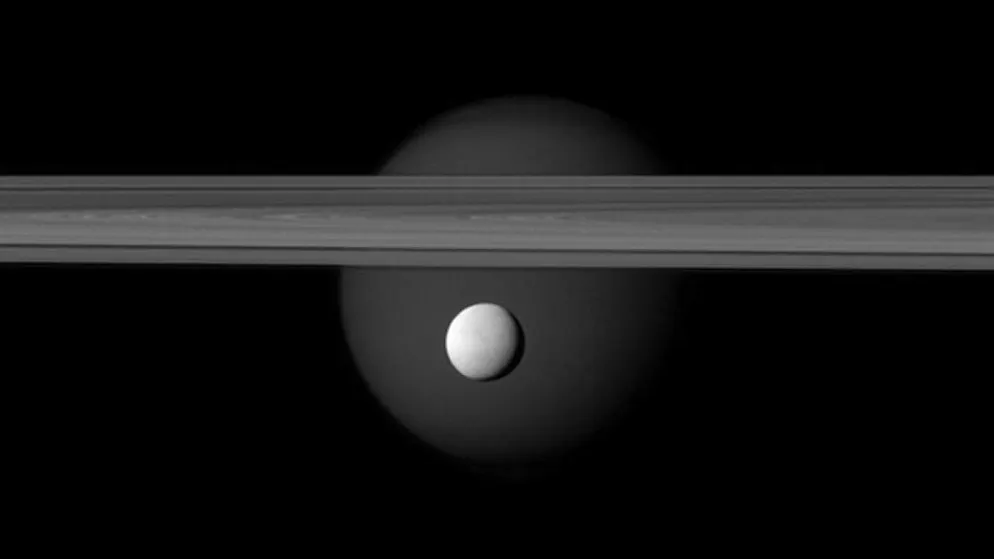 Astronomia. L'ombra di Titano su Saturno dà spettacolo, l'evento ogni 15 anni