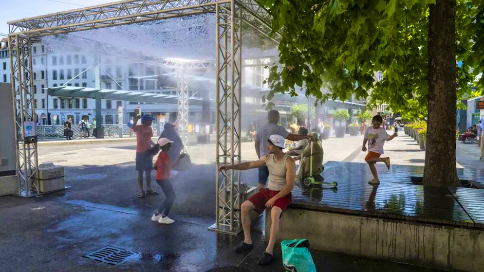 Several cantons are taking measures to defy the heatwave.