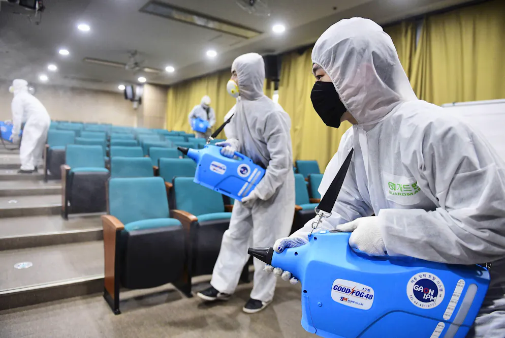 La propagation depuis des produits réfrigérés au marché de Wuhan ne peut être étayée scientifiquement. Tout comme la manipulation délibérée du virus en laboratoire et sa propagation à l'extérieur (archive).