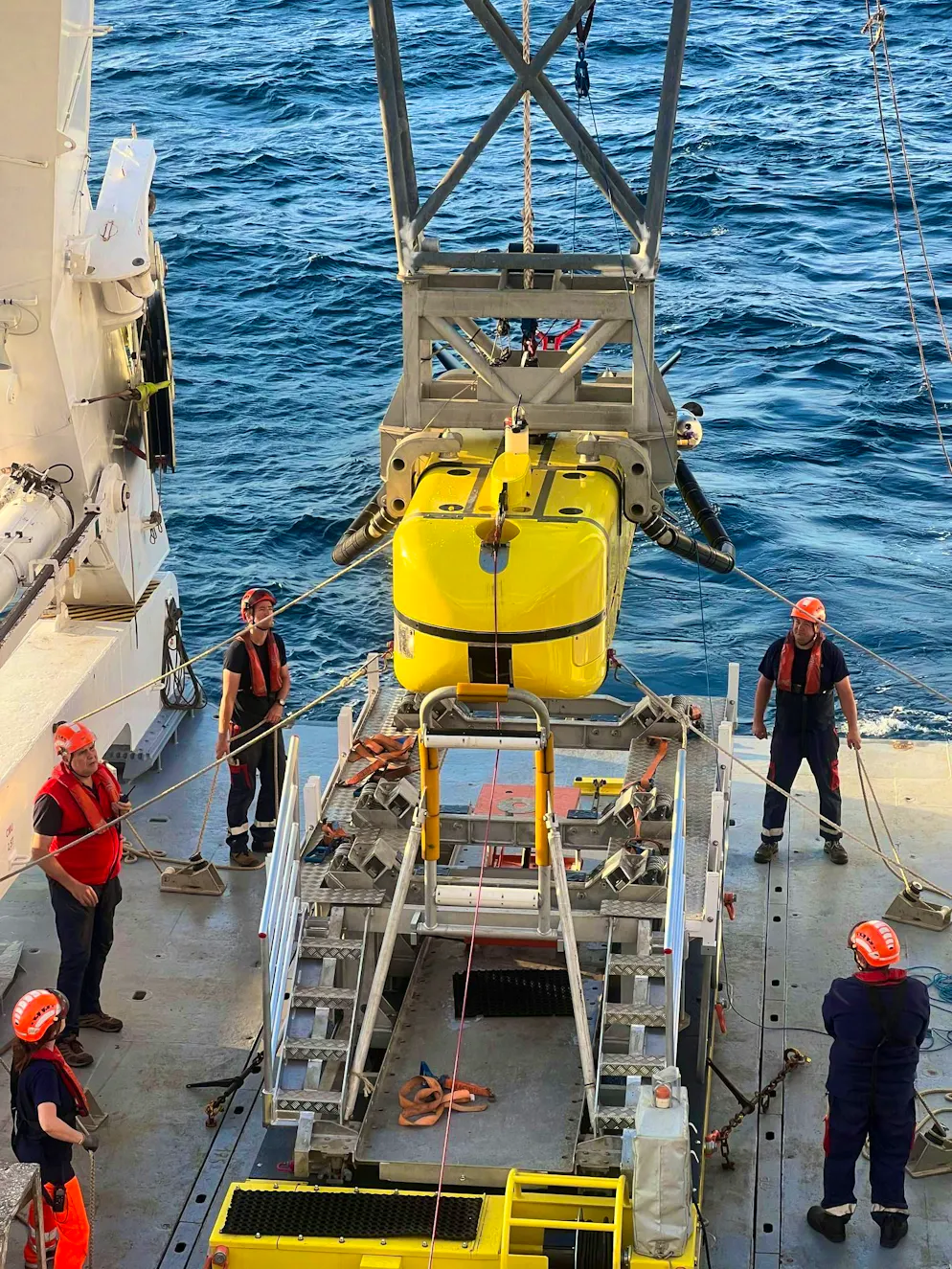 Researchers find more than 1,000 nuclear waste drums in the Atlantic - Gallery. More than 1000 barrels of nuclear waste have already been found in the search area.