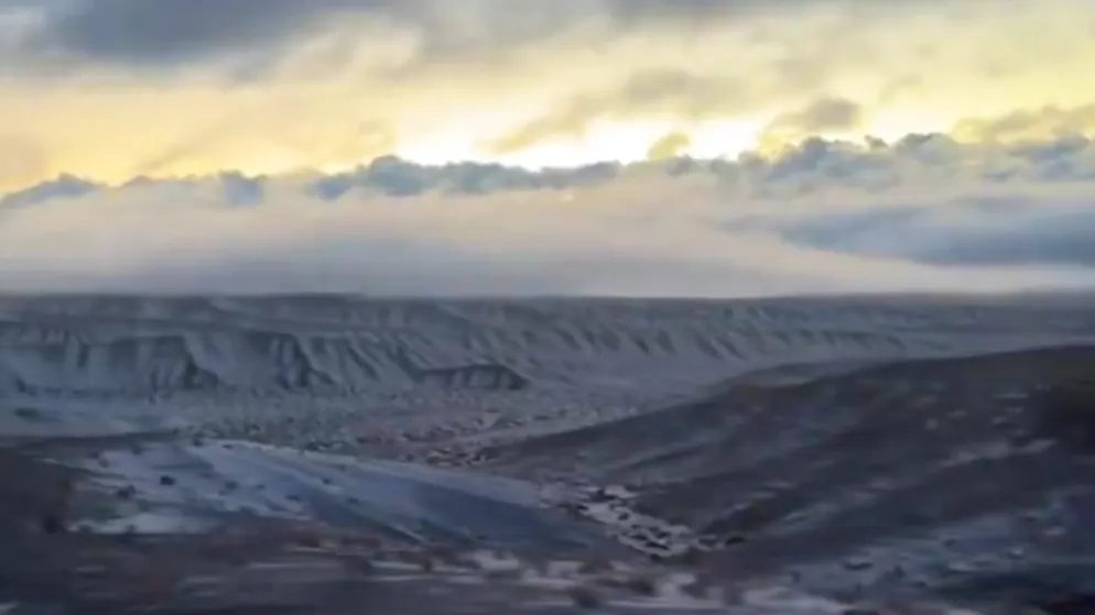 Phénomène rare au Chili. La neige est tombée dans le désert d'Atacama!