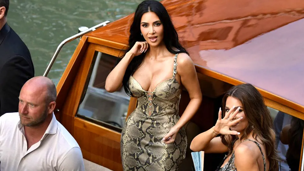 Kardashians steal the show. These star guests at Bezos' mega wedding are already in Venice