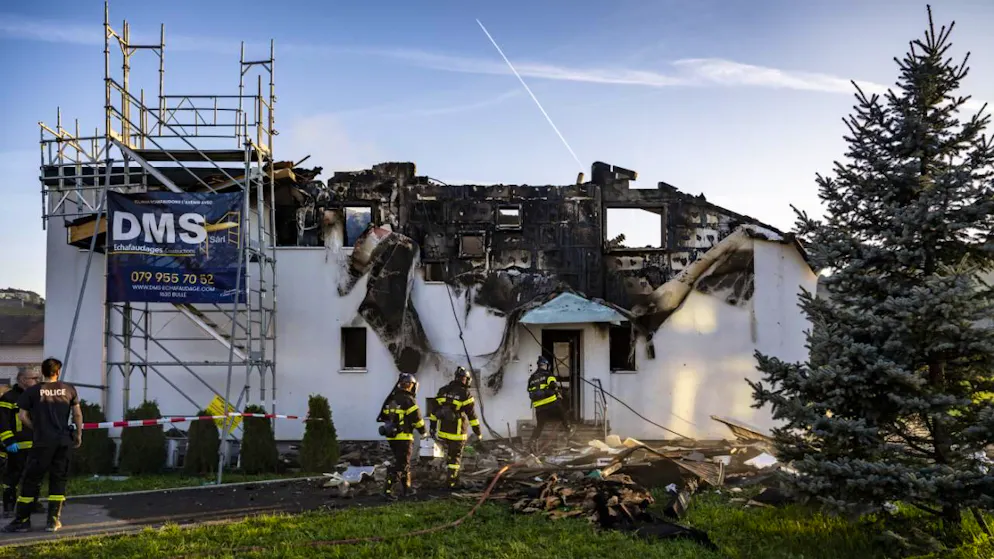 La maison incendiée d'Epagny (FR) dans laquelle la femme de 39 ans tuée par son mari a été retrouvée, une mère de quatre enfants âgés entre 13 et 20 ans (archives).