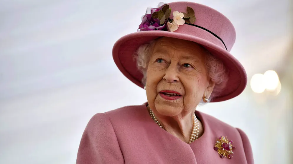 Vita da monarchi. Ecco i lavori domestici che la regina Elisabetta amava fare. Si fece aiutare anche dalla Thatcher