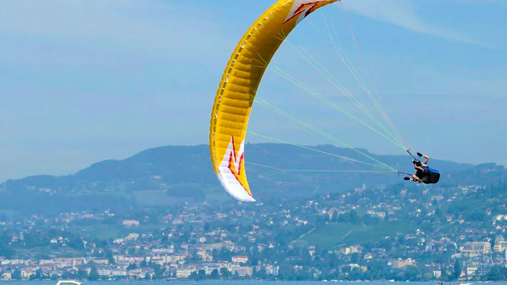 Un parapentiste est décédé samedi en Haute-Savoie après une chute au-dessus du lac d'Annecy. (photo prétexte)