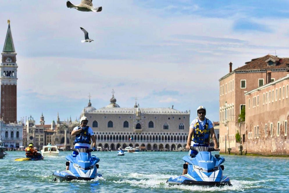 Le foto più belle del matrimonio di Jeff Bezos e Lauren Sánchez. Il matrimonio comporta anche una maggiore presenza di polizia.
