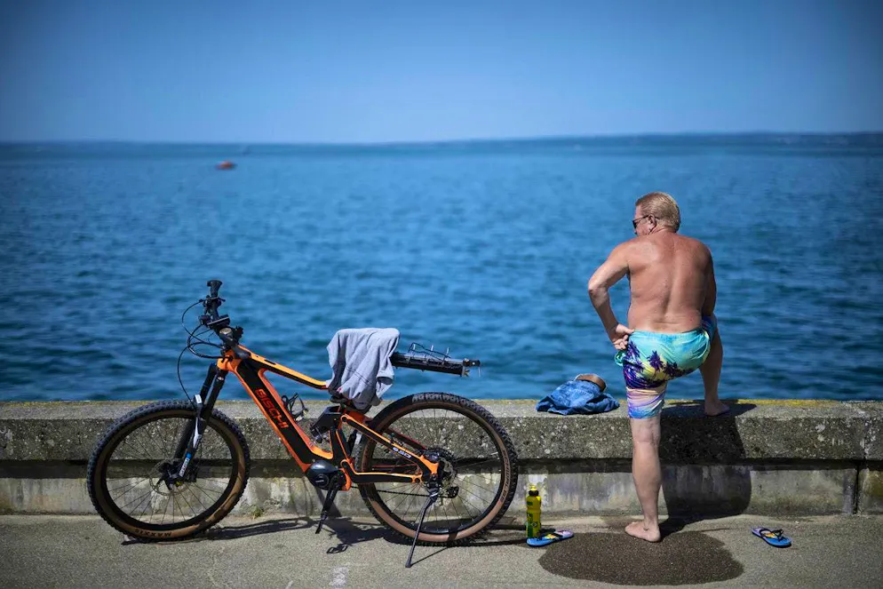 A man enjoys the sun in warm temperatures on Lake Constance. If you live near a lake, you can count yourself lucky on hot days.