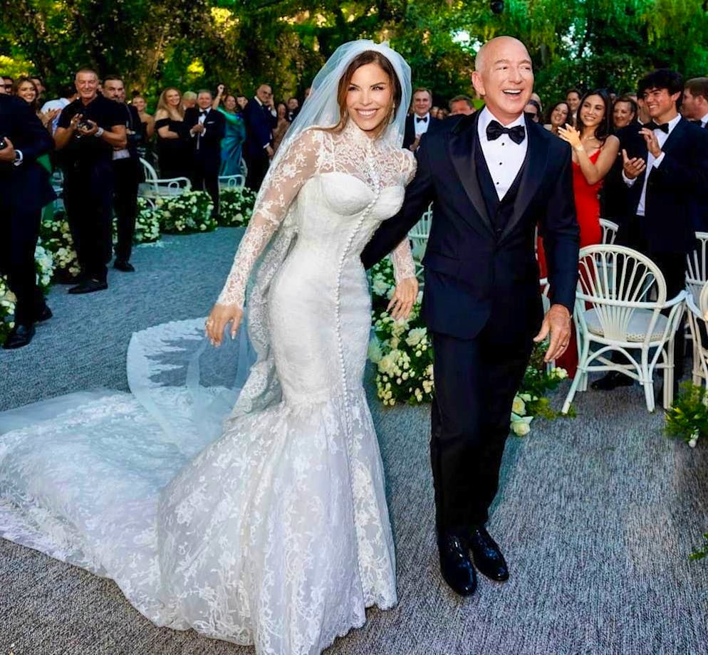 Les meilleures photos du mariage de Jeff Bezos et de Lauren Sánchez. La photo officielle du mariage.