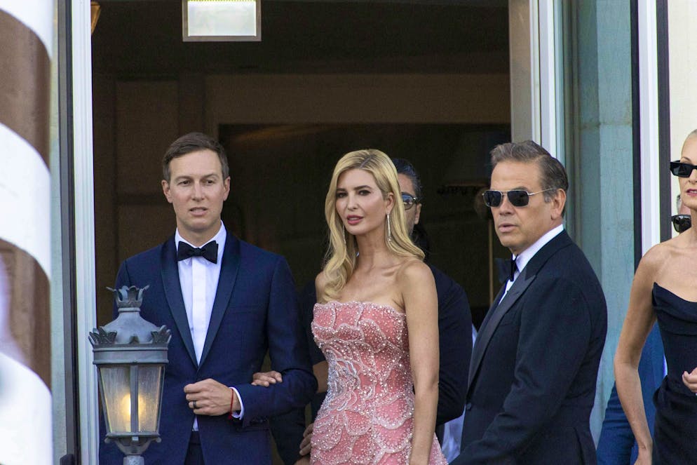 Les meilleures photos du mariage de Jeff Bezos et de Lauren Sánchez. Parmi les invités figuraient, entre autres: la fille de Trump, Ivanka, et son mari Jared Kushner...