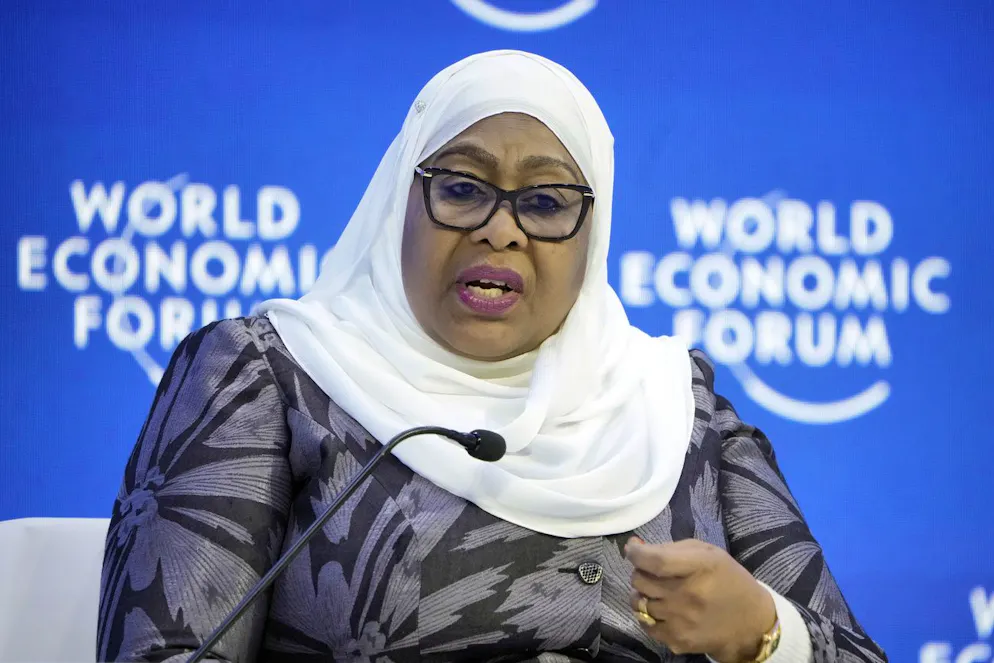 La présidente Samia Suluhu Hassan «appelle tous les conducteurs à travers le pays à faire preuve d'une grande prudence et à respecter strictement le code de la route», ajoute le communiqué.