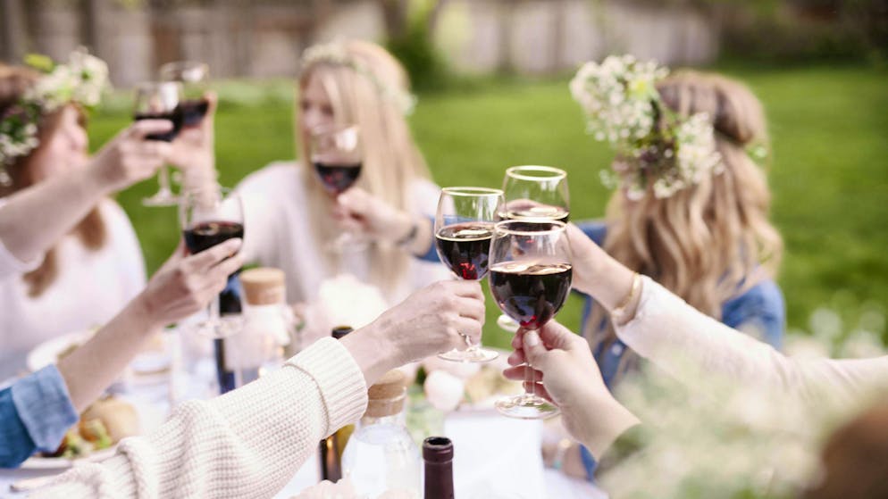 Cheers to clear decisions: If you only accept appointments that make you happy, you will live a more relaxed life and have a good feeling when you make an appointment.