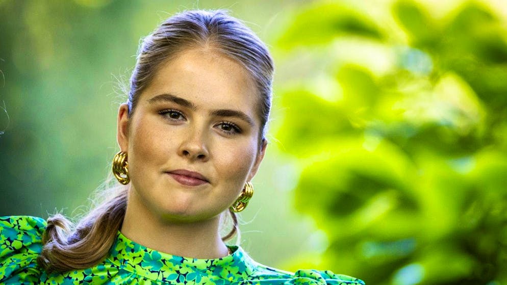 How Europe's future heirs to the throne live. Under the same roof as a true royal: Dutch Princess Amalia is studying in Amsterdam - and lives in a shared flat.