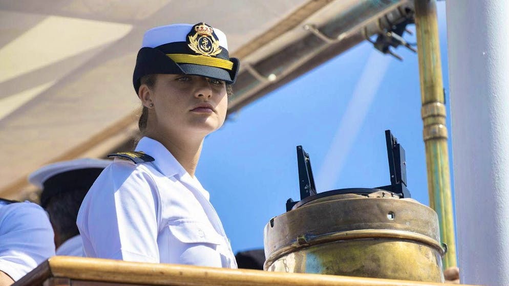 How Europe's future heirs to the throne live. Princess Leonor of Spain is currently completing her military service.