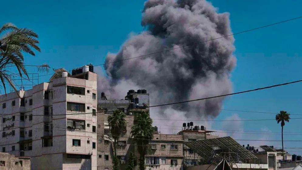 ARCHIVE - Smoke rises into the sky after an Israeli airstrike in Gaza City. Photo: Jehad Alshrafi/AP/dpa/Archive image