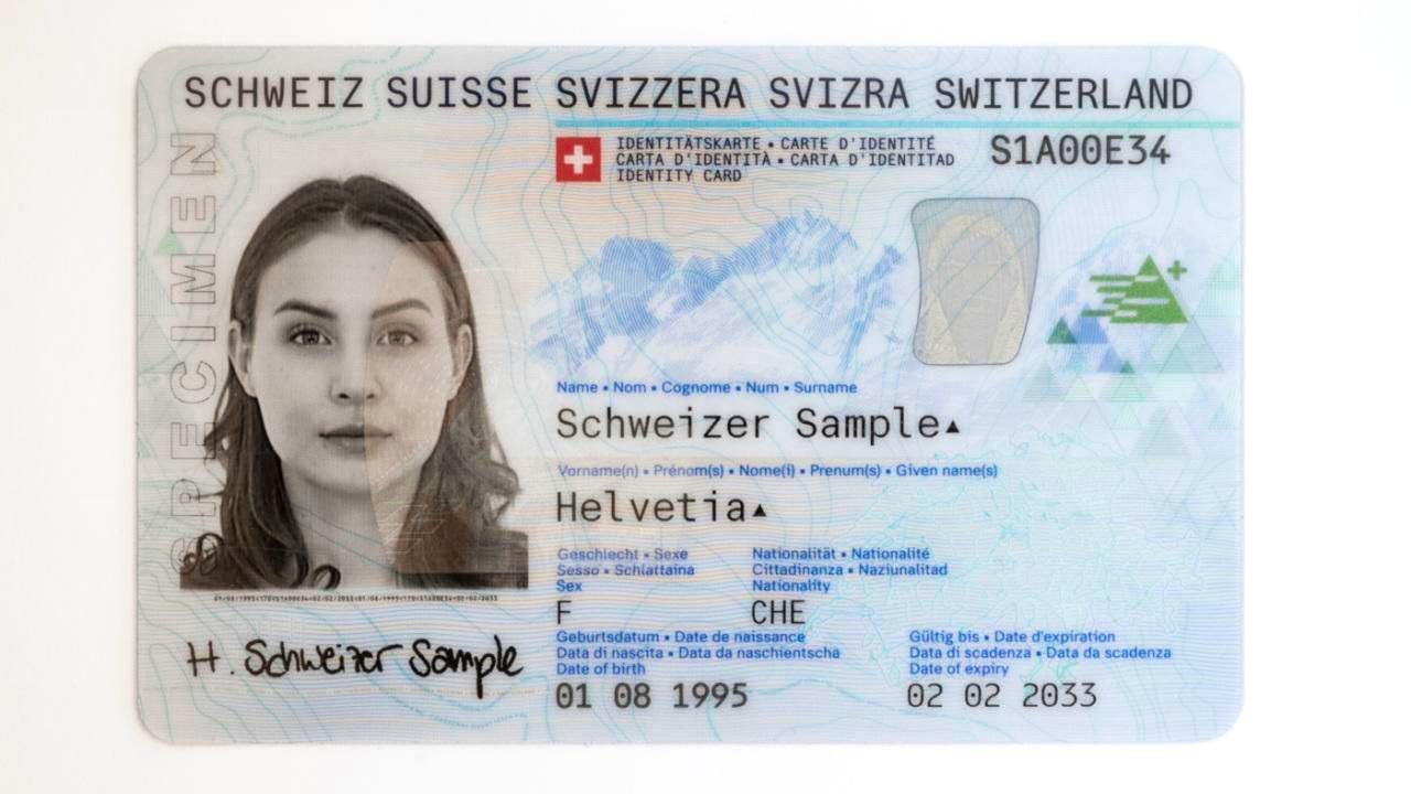 Ausweise. Bund arbeitet an einer neuen Schweizer Identitätskarte mit Chip