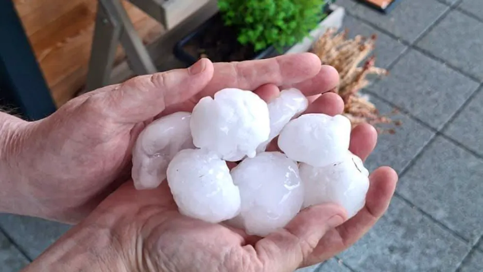 Canicule. Des grêlons gros comme des oeufs! - De violents orages secouent la Suisse romande