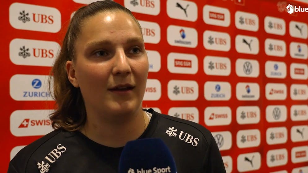 Jetzt redet die Nr.3 im Nati-Tor. Nadine Böhi sass beim ganzen Goalie-Hickhack in der ersten Reihe