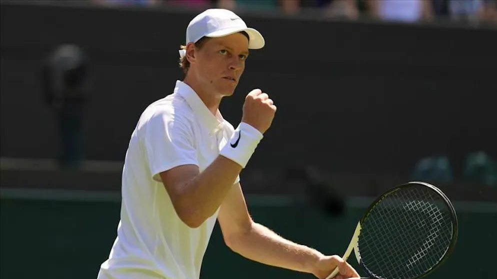 Ha sconfitto Luca Nardi. Tutto facile per Sinner all'esordio a Wimbledon