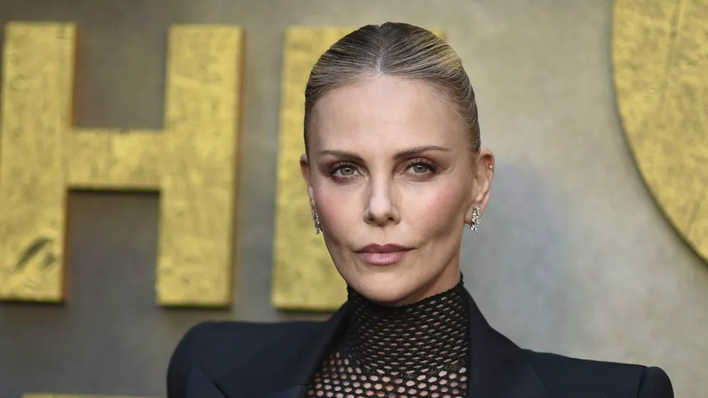 Senza freni. Charlize Theron si scaglia contro il matrimonio di Bezos: «Loro non valgono, noi sì»