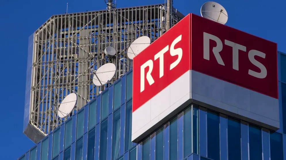 Das Westschweizer Radio und Fernsehen (RTS) muss sparen, was bis 2026 zu rund 20 Entlassungen führen wird. (Archivbild)