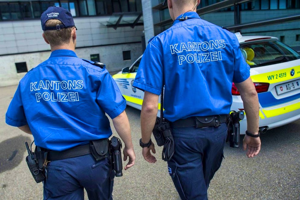 The Aargau cantonal police are still searching for the alleged perpetrator.