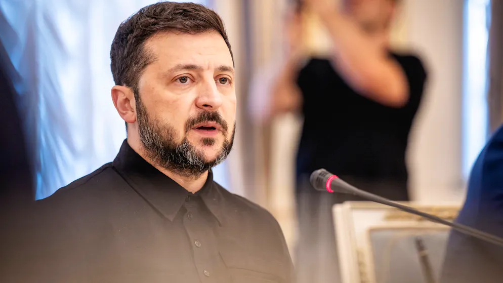 Guerra in Ucraina. Trump taglia le armi a Kiev, il Cremlino esulta mentre Zelensky cerca alternative