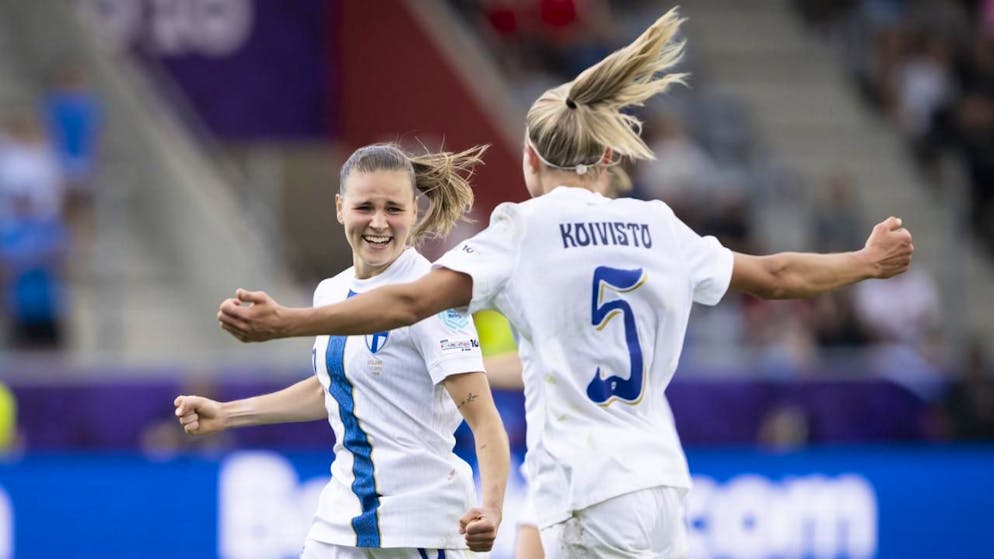 Katariina Kosola (à gauche) a inscrit le 1er but de l'Euro et offert la victoire à la Finlande.