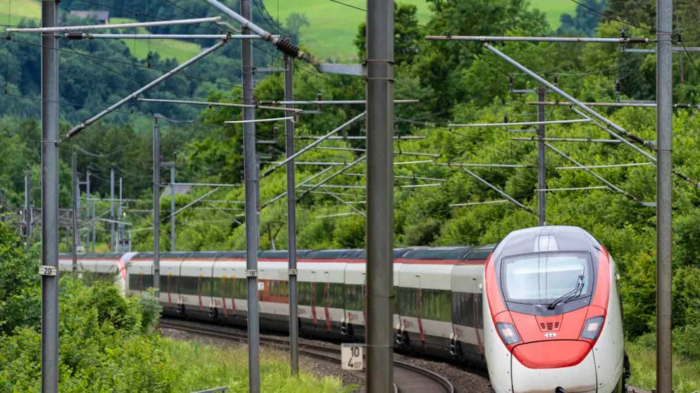 Sull'asse nord-sud si registrano cancellazioni, deviazioni e ritardi di treni (foto d'archivio)