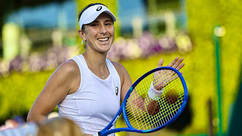 Belinda Bencic advances to the 3rd round at Wimbledon.