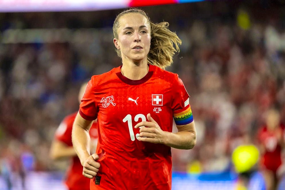 Lia Wälti leads the national team as captain.
