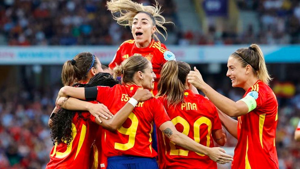 Spanien schlägt Portugal in der Gruppe B mit 5:0.