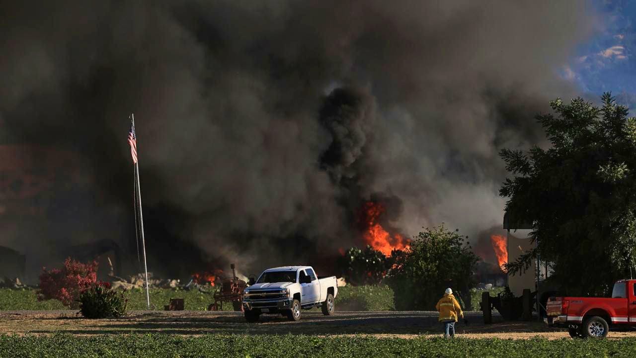 USA: Huge explosion in US fireworks factory - seven missing