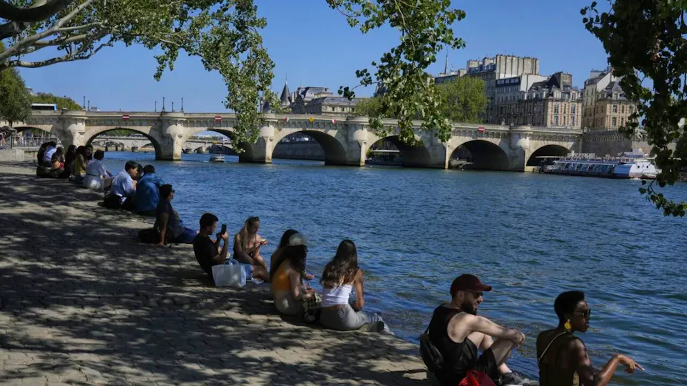 Grazie alla canicola. Dopo un secolo, a Parigi si può tornare a fare il bagno nella Senna