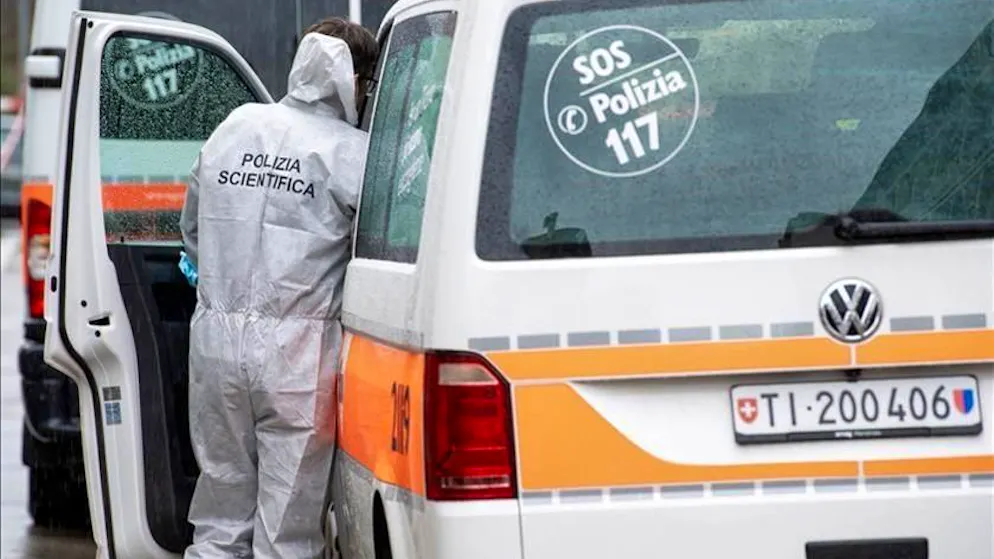 Identificazione in corso. Scoperto un cadavere nel centro storico di Bellinzona, la scientifica è all'opera