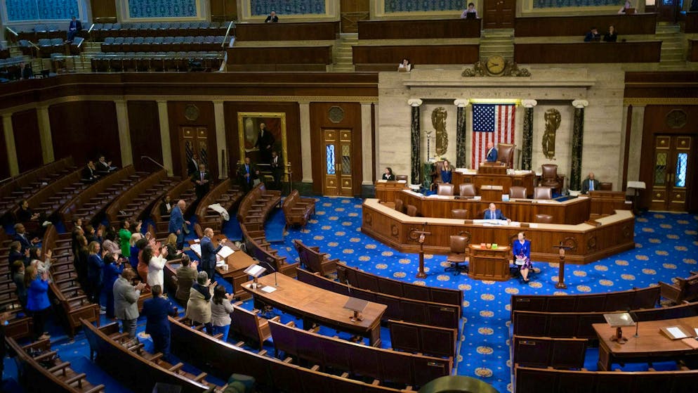 Victory for Trump: US Congress passes tax bill - Gallery. Hakeem Jeffries delayed a vote on the bill with a speech that lasted more than eight hours.