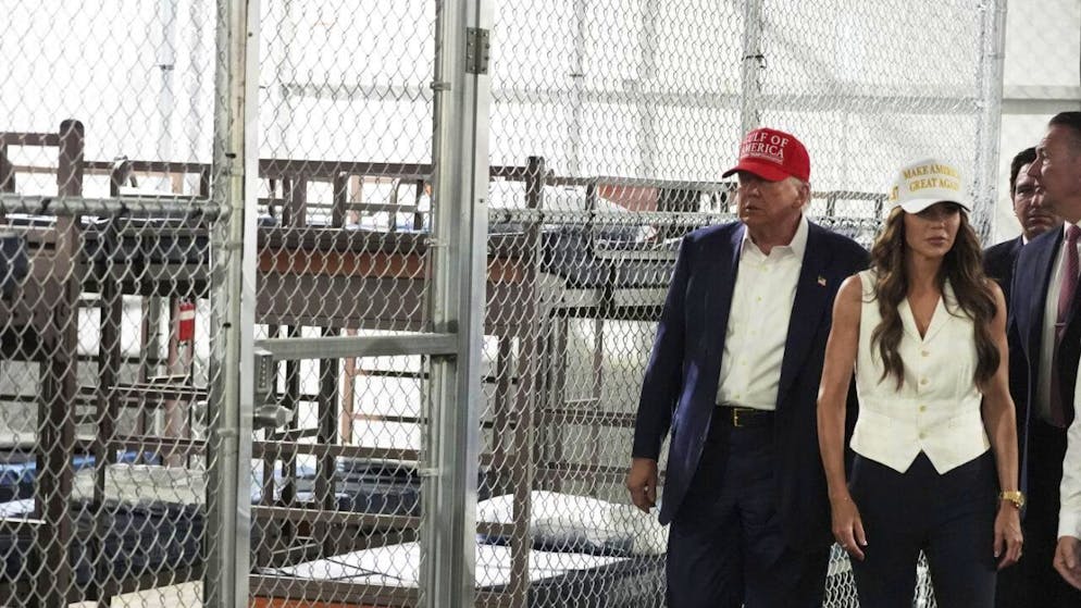 Il presidente, con la segretaria alla Sicurezza interna Kristi Noem, aveva visitato la struttura due giorni fa.