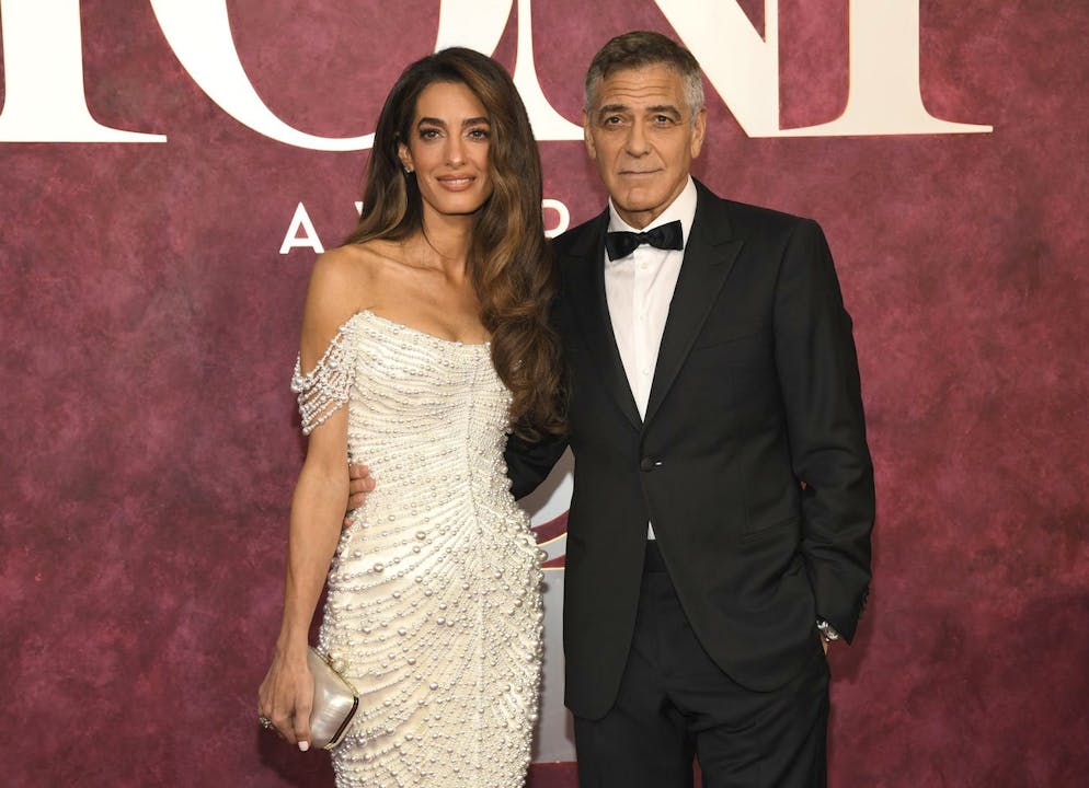 Amal Clooney e George Clooney ai 78esimi Tony Awards lo scorso giugno.