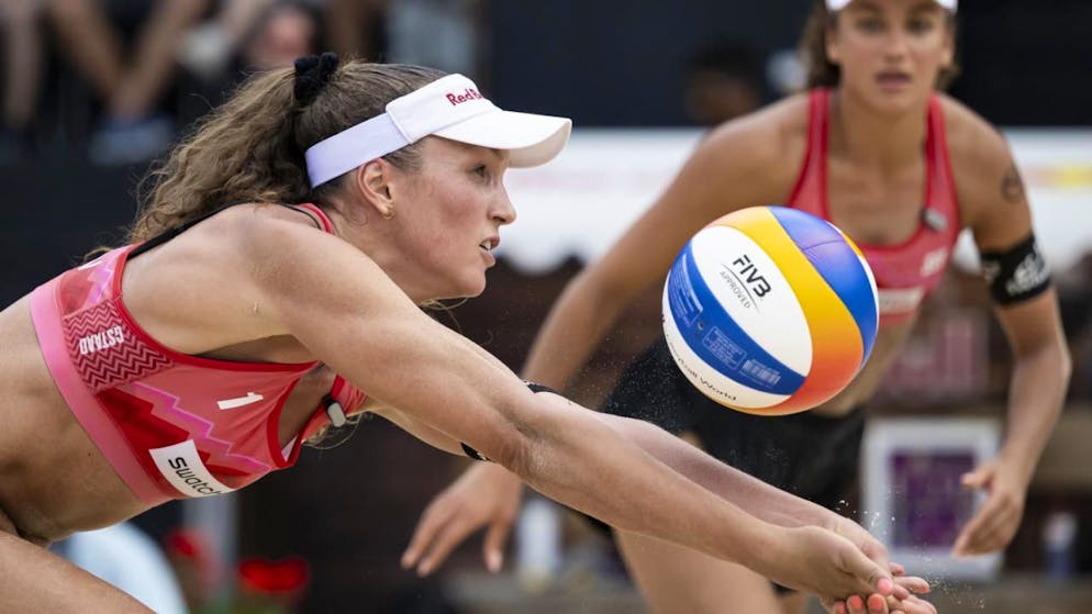 Anouk (links) und Zoé Vergé-Dépré stehen beim Heimturnier in Gstaad im Achtelfinal und treffen auf Tanja Hüberli und Leona Kernen