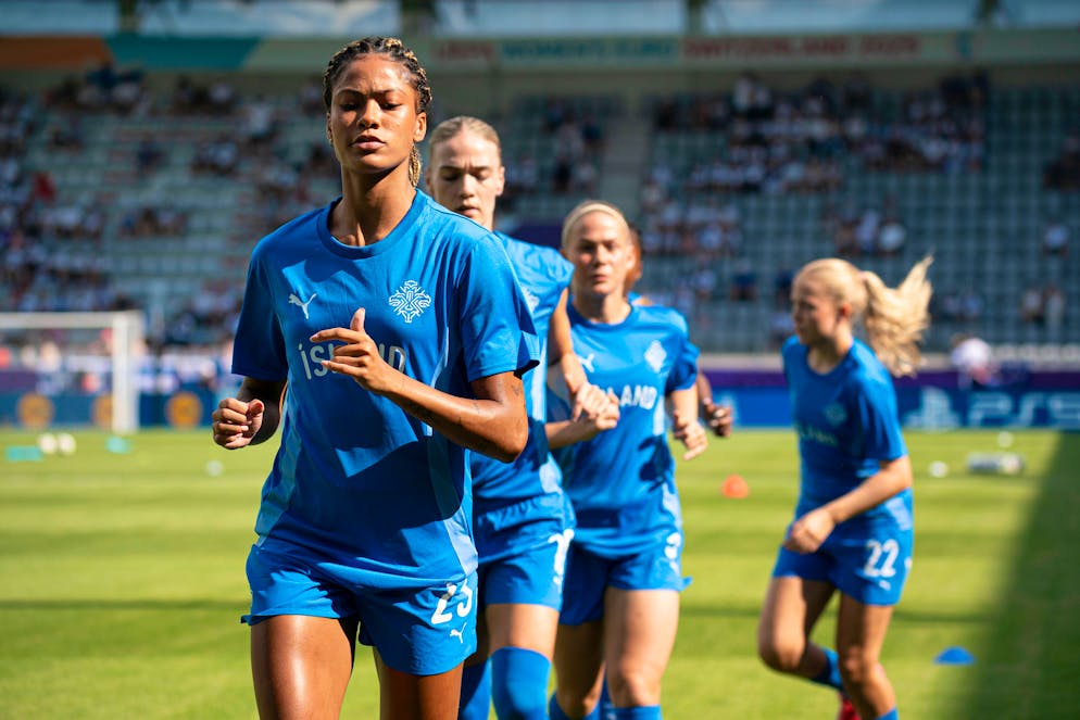 Sveindis Jane Jonsdottir (devant) est confiante avant le match face à la Suisse.