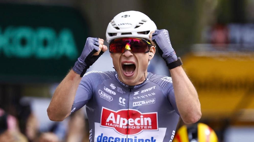 Der Belgier Jasper Philipsen gewinnt im Sprint die 1. Etappe der 112. Tour de France