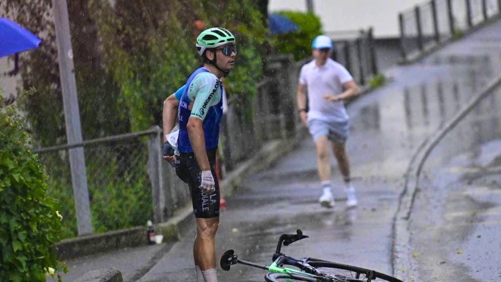 As in the Tour de Suisse, Stefan Bissegger crashes heavily on the first day of the Tour de France, but is unable to continue this time.