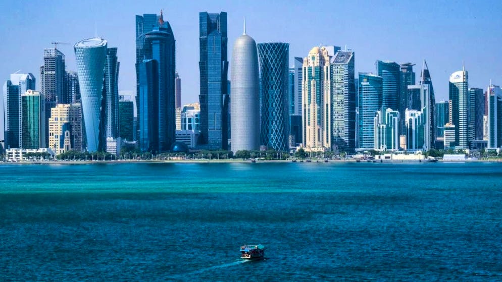 ARCHIVE - A boat passes in front of the skyline of Doha (Qatar). The metropolis on the Persian Gulf has been growing steadily for decades. Photo: Bernd von Jutrczenka/dpa/Archive image