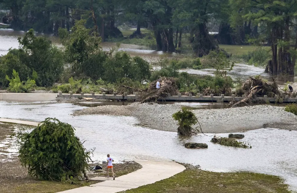Sturzflut Texas. Der Guadalupe River stieg durch starke Regenfälle rasch an und löste eine verheerende Flut aus.