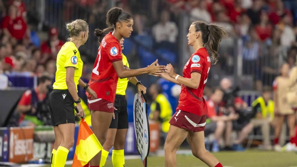 Nach ihrem Teileinsatz gegen Norwegen rückt Sydney Schertenleib in die Startelf. Für sie weichen muss Riola Xhemaili
