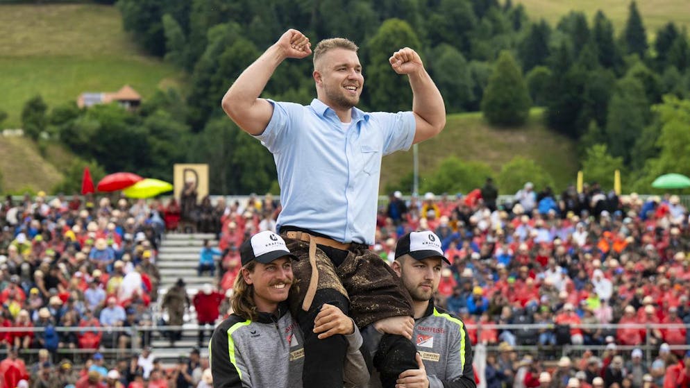 Adrian Walther feiert beim Emmentalischen in Langnau seinen ersten Kranzfestsieg der Saison.