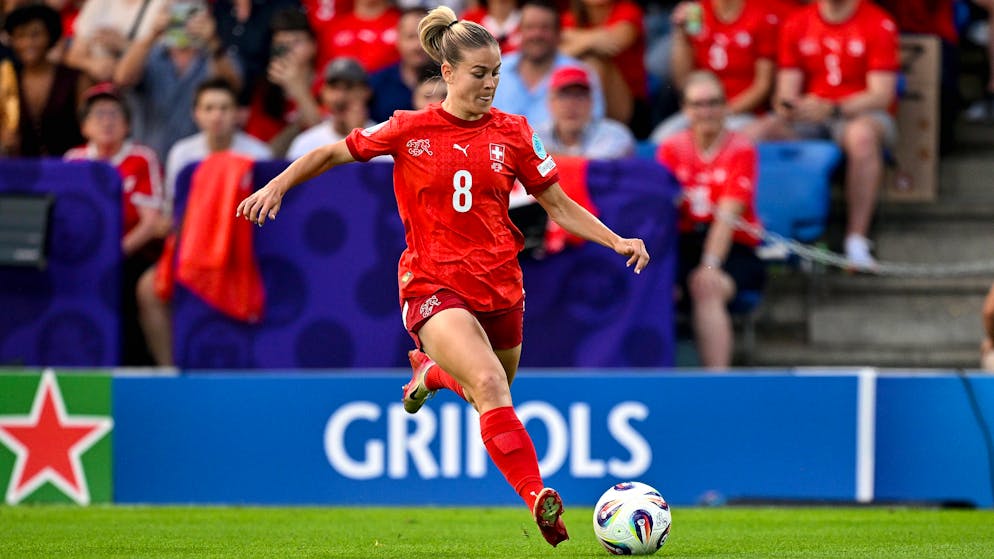 Pilgrim scores the winning goal. Efficient Swiss beat Canada in their first game after the home European Championships