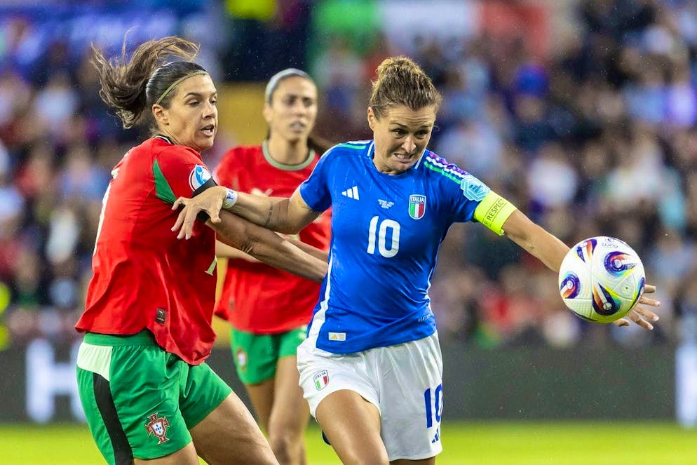 Portugal's Joana Marchao and Italy's Cristiana Girelli put up a tough fight.
